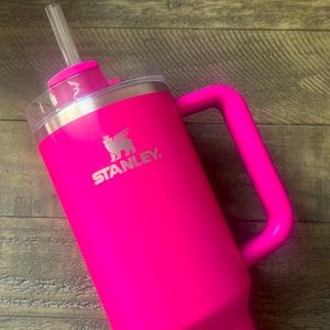 HOT PINK 40 oz STANLEY